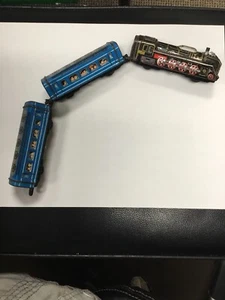 Ichiko Tin Train D5101 Engine And Two Passenger Cars - Picture 1 of 6