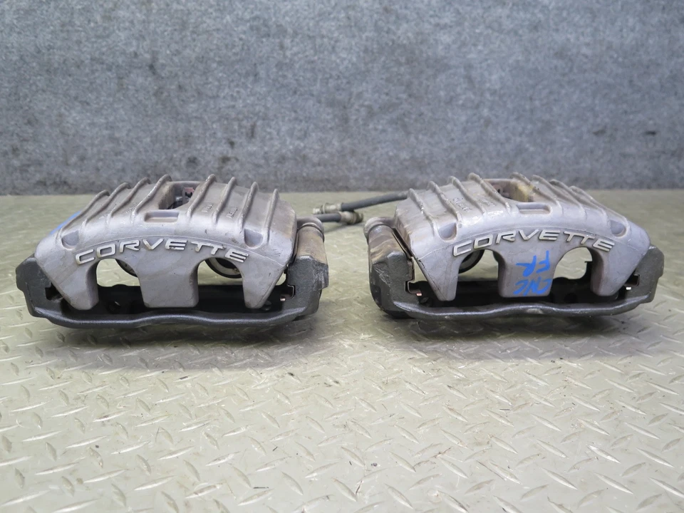 97-04 CHEVROLET CORVETTE C5 CUPÉ CONVERTIR JUEGO DE 2 PINZAS DE FRENO DELANTERAS PBR OEM Foto 1 de 4
