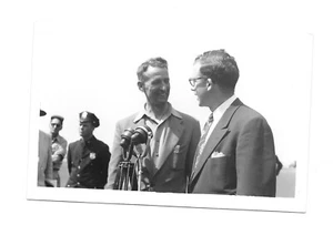 Orig Photo 1949 LUCKY LADY II 1st Circumnavigation Airplane press conference - Picture 1 of 2