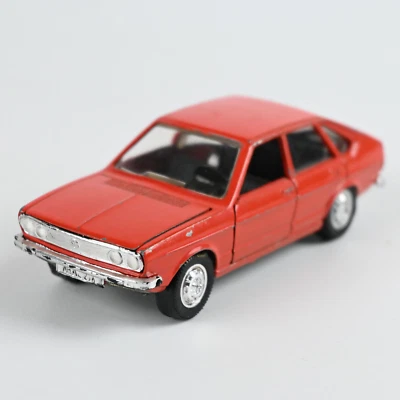 Schuco 301614 VW Volkswagen Passat 1:43 Rot 10cm 3016615 Modell-Auto Diecast - Bild 1 von 4