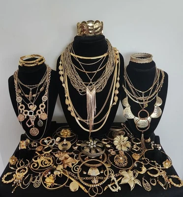 "Tut's Tomb" - Goldtone Metal Vint To Mod Asst Designer/Unbrnd Cost Jewelry Lot - Image 1 of 4