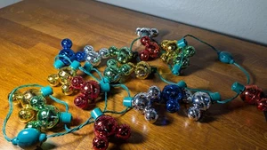 DISNEY PARKS Mickey Mouse JINGLE BELL Weihnachten Twinkle LEUCHT Halskette 2 Set - Bild 1 von 6