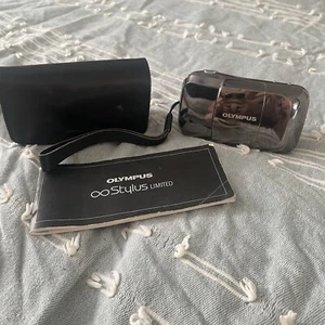 Olympus Stylus Limited Giappone 3430/10.000 fotocamera cromata testata funzionante - Foto 1 di 11