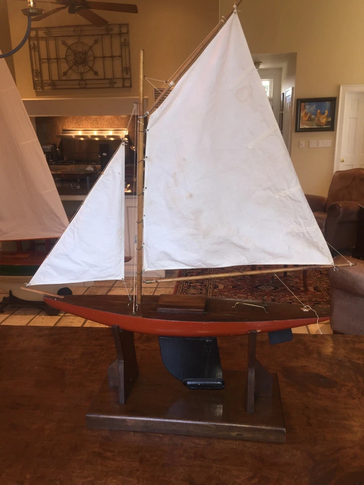 antique pond yacht with stand - Image 1 of 1