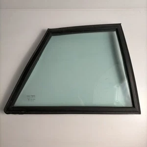1987 JAGUAR XJS REAR WINDOW GLASS DRIVERS SIDE REAR RIGHT - Picture 1 of 3