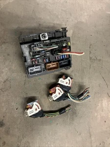 CITROEN BERLINGO PEUGEOT PARTNER UNDER BONNET FUSE BOX 9807028880 WITH PLUGS - Picture 1 of 6