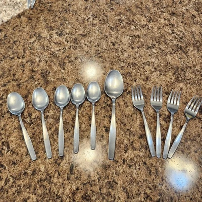 Rogers Cutlery Co. Dinner Forks, Teaspoon, MODERN LIVING Stainless USA 10 pc - Image 1 of 4