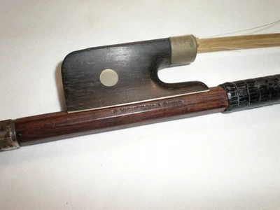 Arco para violonchelo estampado A Vigneron A Paris Foto 1 de 4