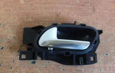 PEUGEOT 208 2016 GT LINE NSF PASS SIDE FRONT INTERIOR DOOR HANDLE 96555518VV - Image 1 of 3