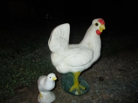 RARE GORGEOUS VINTAGE POTTERY HEN & CHICK GARDEN ORNAMENTS OLD CRACKLED PAINT Cover