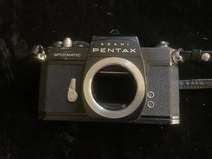 Fotocamera Asahi-Pentax Spotmatic SP *solo per parti o riparazioni* - Foto 1 di 3
