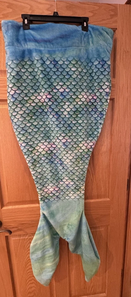 Comfy Tails Mermaid Tails Blue Green Aqua 21 x 44 In Fleece Cozy Blanket Soft - Imagem 1 de 4
