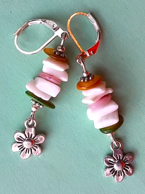 Pendiente colgante blanco MOTHER PEARL CHIPS margarita SP LEVERBACK artesanal XX Foto 1 de 4