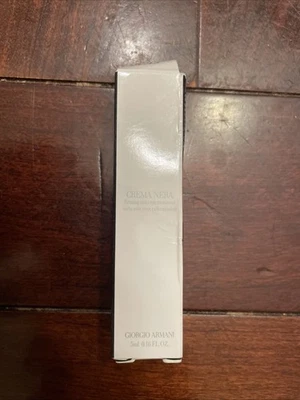 Giorgio Armani Crema Nera Reafirmante Meta Tratamiento de Ojos 5 ml 0,16 oz Foto 1 de 2