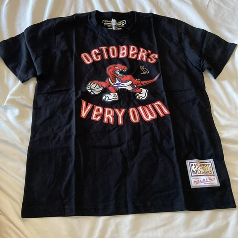 Mitchell And Ness Men’s Black Toronto Raptors T-Shirt Size Large Cover