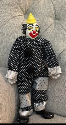 Encantador payaso vintage, vestido en blanco y negro, llamando a coleccionistas payasos Foto 1 de 4