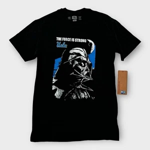 NUEVA UCLA Star Wars Camisa Para Hombres Mediana Retro Marca The Force Is Strong Darth Vader - Imagen 1 de 5