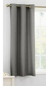 Panel de cortina gris Sun Zero Arlo texturizado BLACKOUT 40” de ancho x 63” de largo (1 paquete) - Imagen 1 de 1