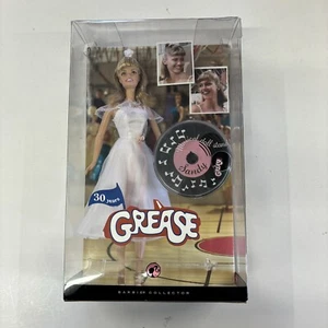 NEU Barbie Grease 30 Jahre Sandy Puppe Dance Off Pink Label 2008 Mattel M3254 NRFB - Bild 1 von 3