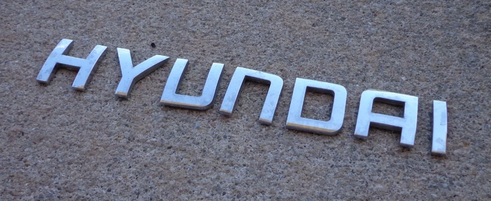 Hyundai escotilla emblema letras insignia Santa Fe Tucson OEM genuino original de fábrica Foto 1 de 1