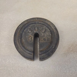 VINTAGE CAST IRON 300 / 3 LBS PLATFORM SCALE WEIGHT 4" ROUND SLOTTED ~ 3 LBS - Picture 1 of 3
