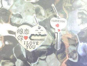 Esto es para ti 2 SET HIS & HERS 2 HEART & 2 KEY ZIPPER PULL o úsalo como COLGANTE - Imagen 1 de 2