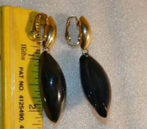Vintage Trifari Clip On Dangle Earrings Double Sea Shells Gold Tone and Black - Picture 1 of 9