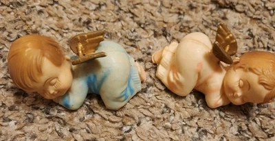 💥 Conjunto de enfeites de Natal vintage Sleeping Angels de plástico rosa e azul feriado  - Imagem 1 de 4