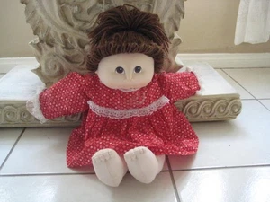 Vintage 1984 MN Thomas Baby braune Haare Augen Grübchen Kohl Patch Kinder Mädchen Puppe - Bild 1 von 7