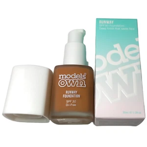 Models Own Dewy Foundation 11 Mocha Runway SPF30 Oil-free - Picture 1 of 24