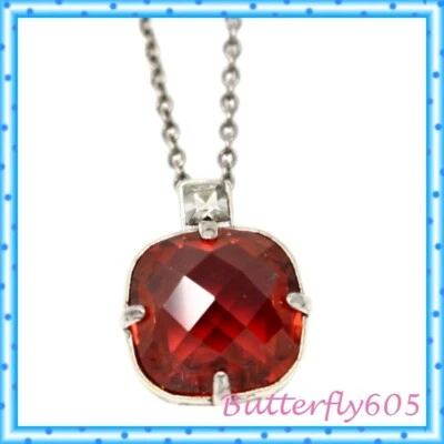 Collar colgante Brighton adorable de cristal rojo $58 Foto 1 de 4