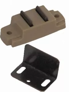 RV Style rechtwinkliger Schlag Magnetverschluss mit Schrauben - Bild 1 von 1