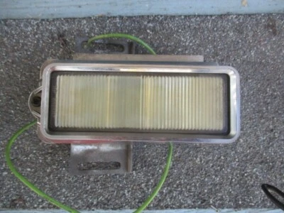 Cadillac deVille 1974 a 1976 lámpara de respaldo izquierda Foto 1 de 4