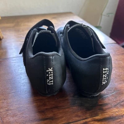 Chuteiras de ciclismo Fizik tamanho 36 Eur Us 4.5 modelo preto raro difícil de encontrar - Imagem 1 de 4