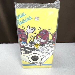 ¡NUEVO Y PRECINTADO! De colección 1988 Nuevo de Lote Antiguo California Raisins 54" x 102" Mantel de Fiesta Años 80! - Imagen 1 de 4