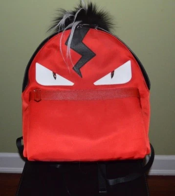 BOLSO MOCHILA FENDI MONSTER CON ESCUDO DE PIEL MOHAWK ROJO NYLON/CUERO NEGRO NUEVO  Foto 1 de 4