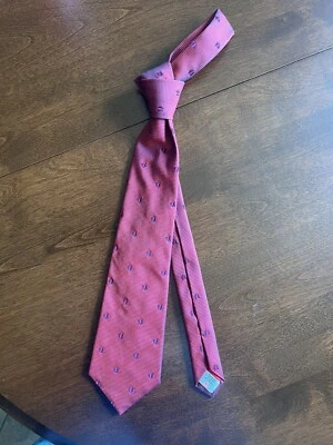 Corbata Turnbull & Asser Hecha en Inglaterra Roja con Rayas Azules y Lunares Azules y Rojos Foto 1 de 4