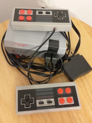 Sistema de entretenimiento Nintendo NES Classic Edition Foto 1 de 2