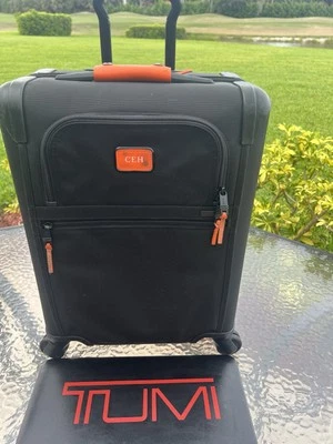 Tumi Alpha 2 Black Expandable 4 Wheeled Spinner Carry-On - $895 EUC Hardly Used4 - Image 1 of 4