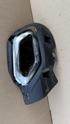 Chevrolet Impala 2014-20 parachoques trasero derecho tubo de escape OEM abollado Foto 1 de 4