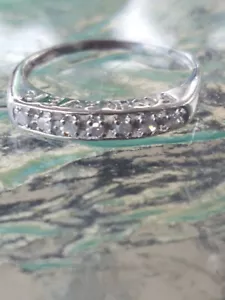 Anillo de diamantes de corte redondo para siempre de oro blanco liso de 10 quilates - Imagen 1 de 12