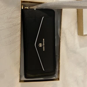 New Michael Kors Jet Set Charm Large  Travel Wristlet Wallet Black Leather - Picture 1 of 5