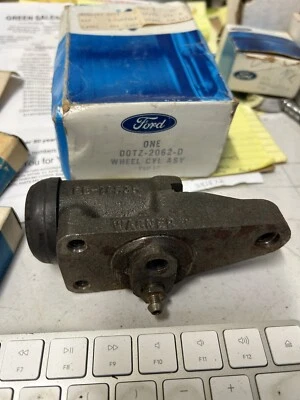 Camión pesado Ford 1970/72 nuevo de Lote Antiguo 9M Eje 12M Rueda delantera Cilindro de freno Superior Foto 1 de 3