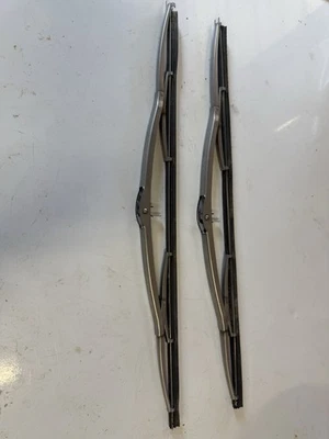 JUEGO DE ESCOBILLAS LIMPIAPARABRISAS ORIGINALES MERCEDES R107 C107 380SL 450SL 560SL SLC Foto 1 de 3