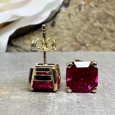 Aretes de empuje de rubí rosa simulado corte Asscher de 4 quilates enchapados en oro amarillo de 14 quilates Foto 1 de 4