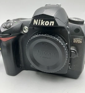 Cuerpo de cámara digital Nikon D70s DSLR 6,1 M - Imagen 1 de 5
