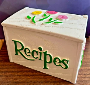 Vtg  1985 FTD White Faux Wood Grain Plastic Recipe Box w/Flowers Hinged Lid USA - Picture 1 of 9