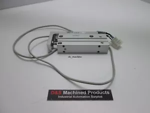 SMC MXH10-60-DM9N Compact Slide Table, 60mm Stroke, 10mm Bore w/Auto Switches - Imagen 1 de 3