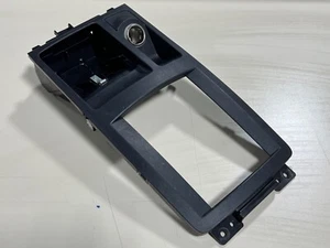 08 15 Consola Mitsubishi Lancer Palanca de cambios Consola Borde Negro OEM Cenicero Panel - Imagen 1 de 7