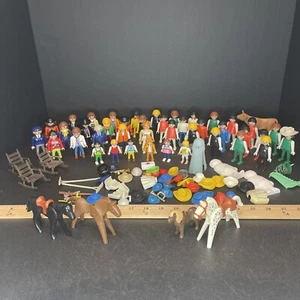 Playmobil - Konvolut 40 plus Figuren mit verschiedenem Zubehör verschiedene Jahre - Bild 1 von 15